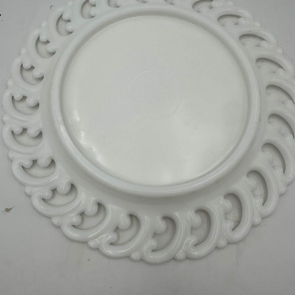 Fenton Reversed C Lace Edge Milk Glass 9.25" Footed Plate Excellent Condition - Picture 3 of 4